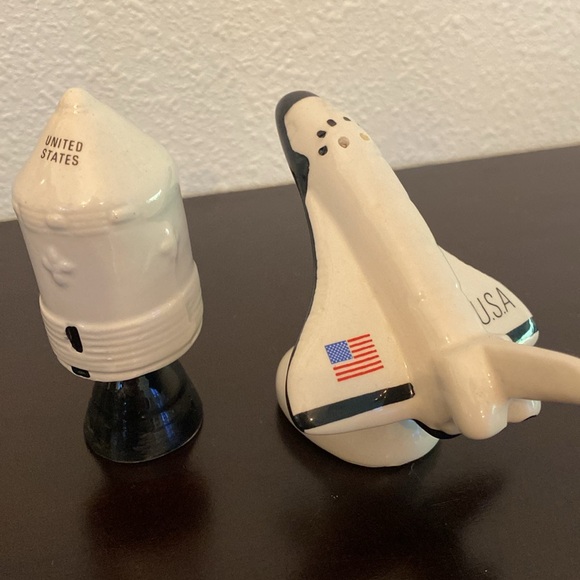 Vintage Space Shuttle USA Salt & Pepper Shakers Capsule Station Launch 1992 - Picture 15 of 15